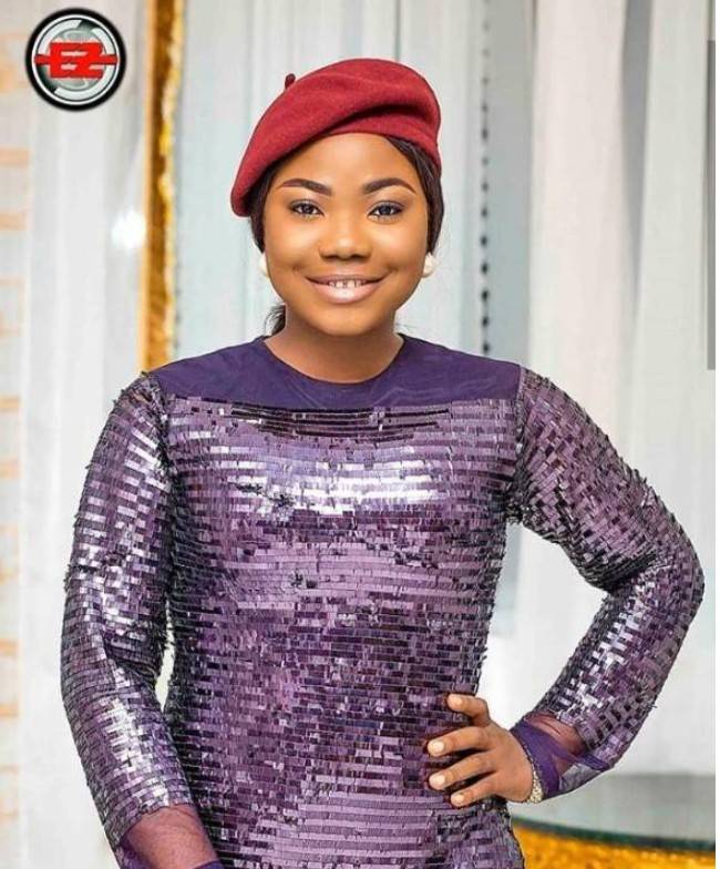Why does Mercy Chinwo wear beret