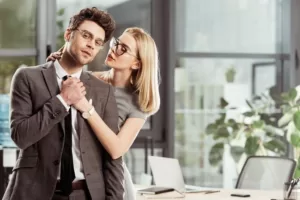 Reasons why you shouldn't engage in office romance