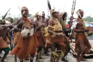 The Asmat tribe, cannibalistic tribe that still eat human flesh 
